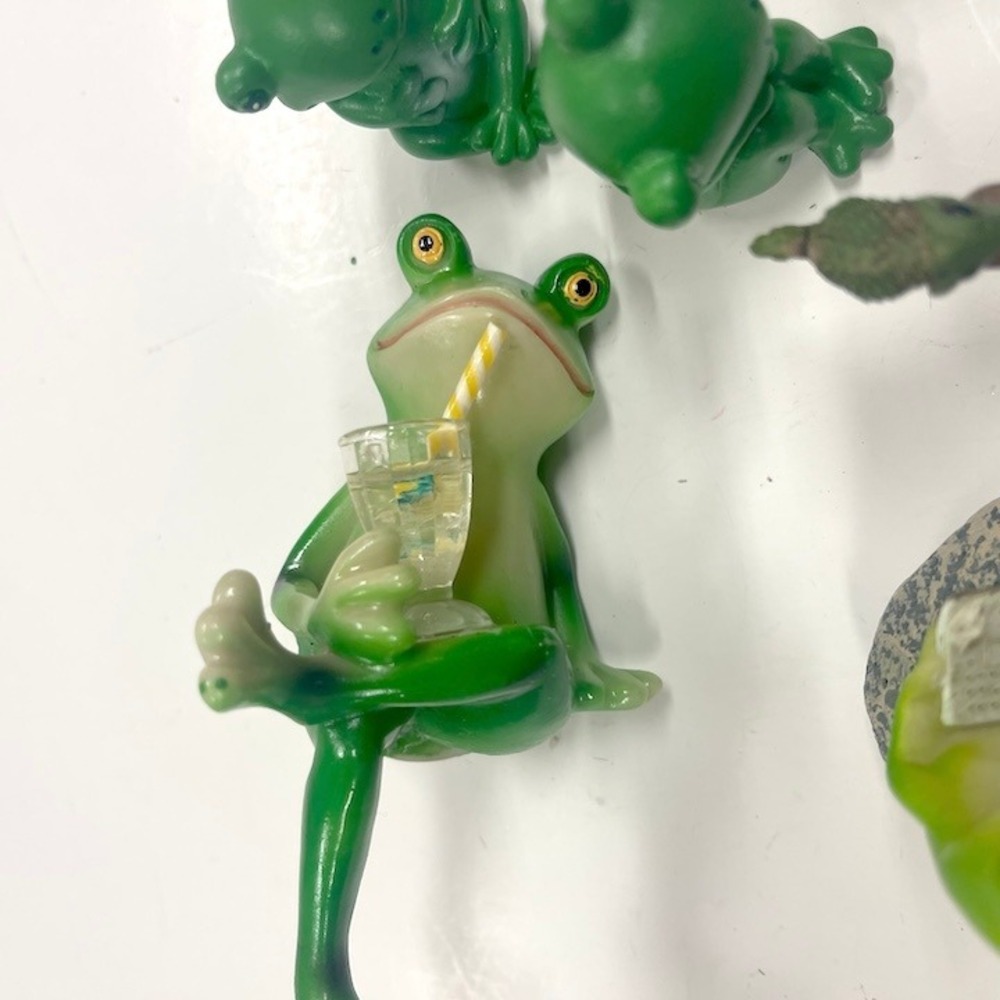 13 Funny Frogs Model Making Garden Decor Crafts NEW CF5 - Picture 5 of 6